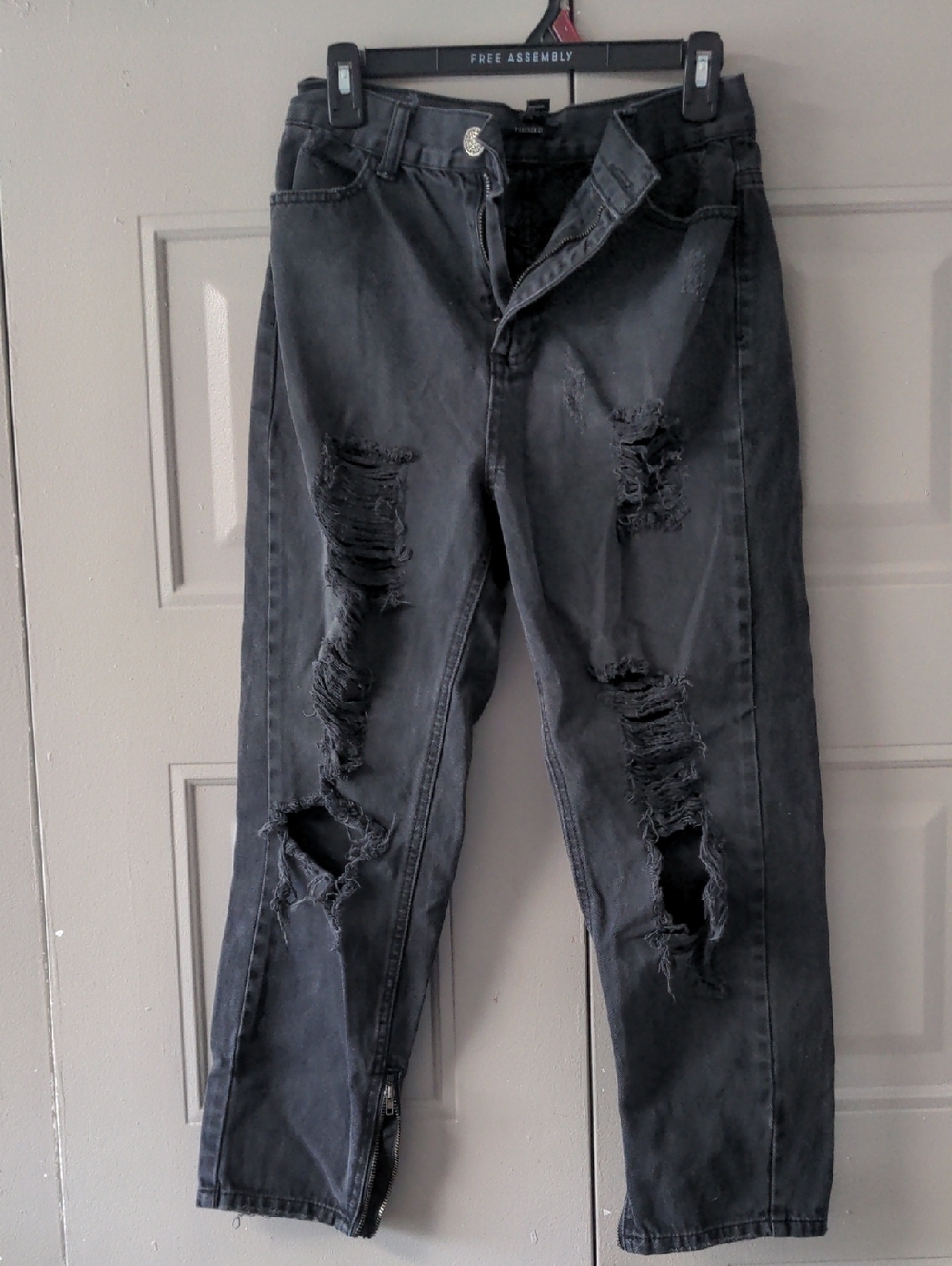 Forever 21 Women's Distressed Black Skinny Jeans